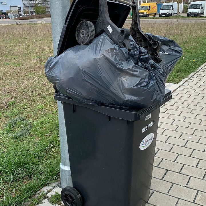 Gewerbegebiet Röttenbach Mülleimerproblem Bild:KEF