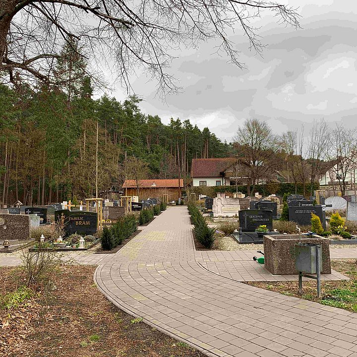 Friedhof Mühlstetten - Begrünung -2022 Bild:KEF