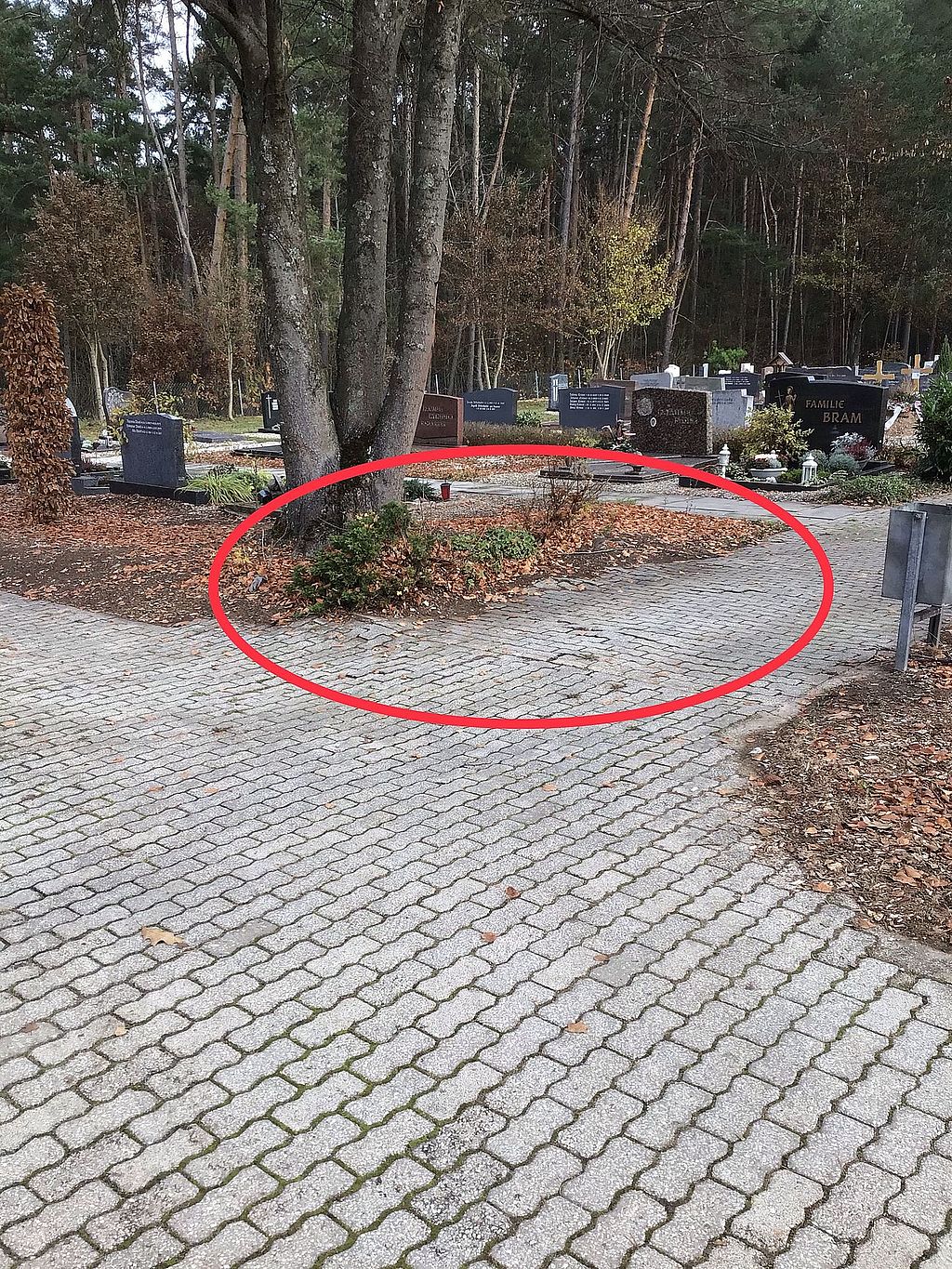 Friedhof Mühlstetten Pflasterarbeiten 2020 Darstellung des Weges, der erneuert wird