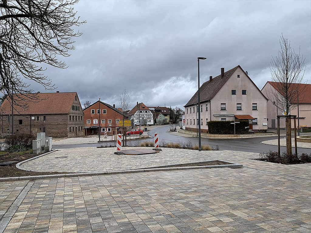 Dorfplatz in Röttenbach Bild: K.-E. Freudenberger Februar 2020