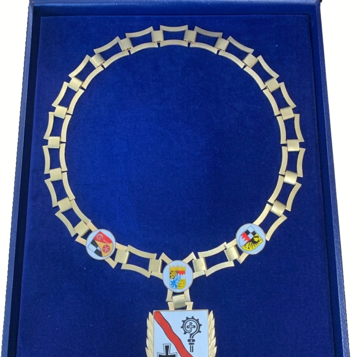 Für die kommenden 6 Jahre darf Lisa Schlosser diese Amtskette tragen.