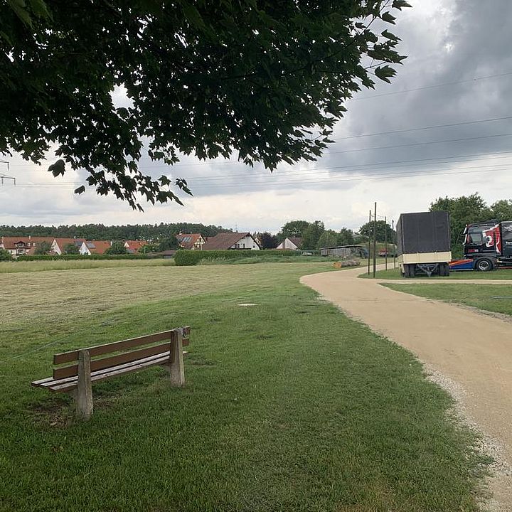 Kirchweihplatz - hergerichteter Fußweg Bild: KEF