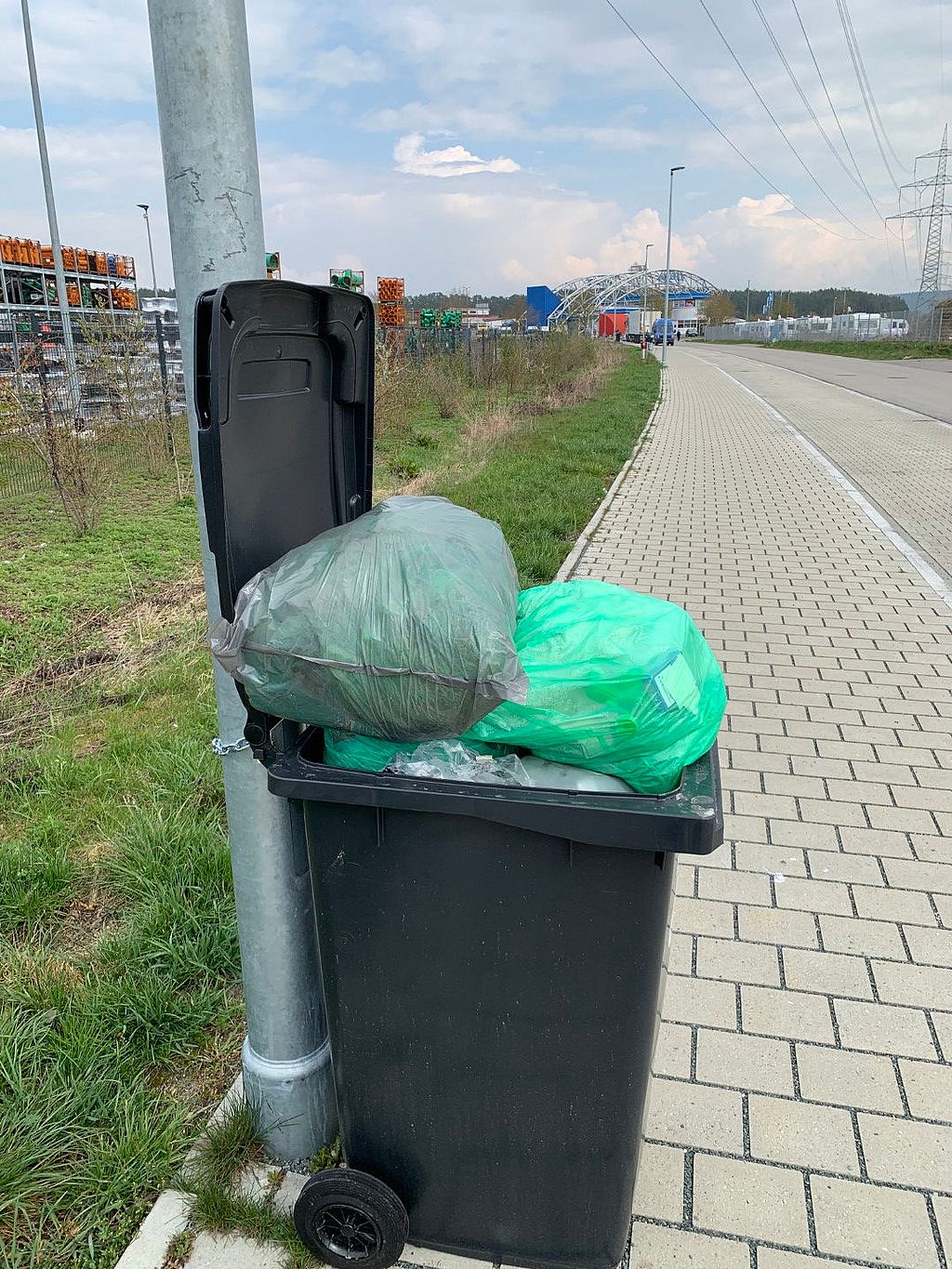 Gewerbegebiet Röttenbach Mülleimerproblem Bild:KEF