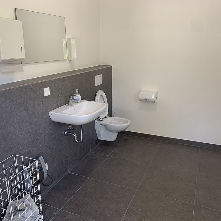 Friedhof Mühlstetten - Neue Toilette Juli 25 Bild:EF