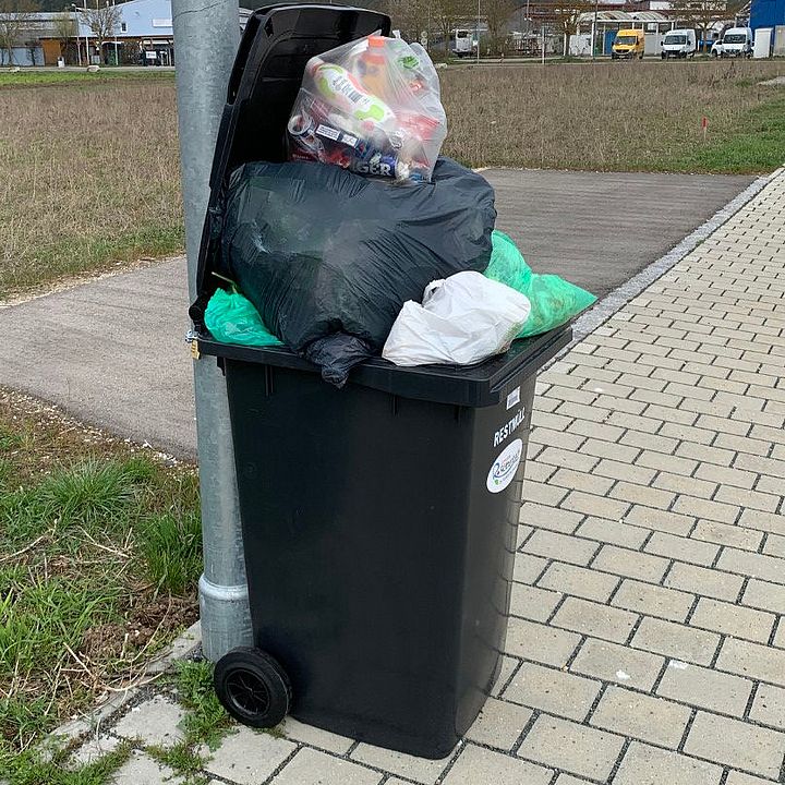 Gewerbegebiet Röttenbach Mülleimerproblem Bild:KEF