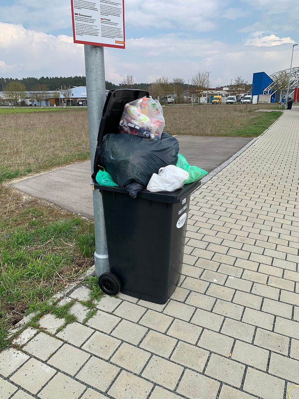 Gewerbegebiet Röttenbach Mülleimerproblem Bild:KEF