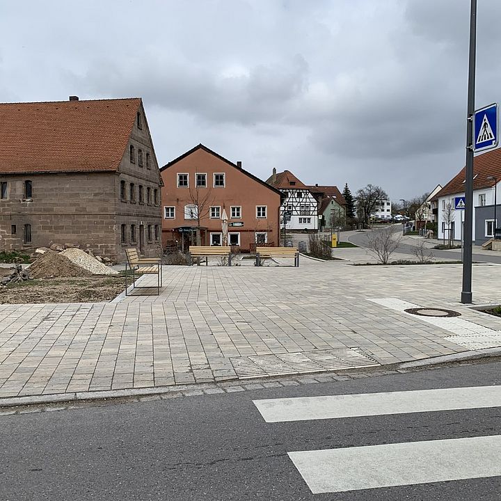 Bänke in der Ortsmitte Bild: KEF