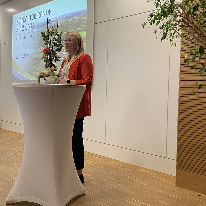 Lisa Schlosser bei ihrer Antrittsrede als neue Bürgermeisterin von Röttenbach.