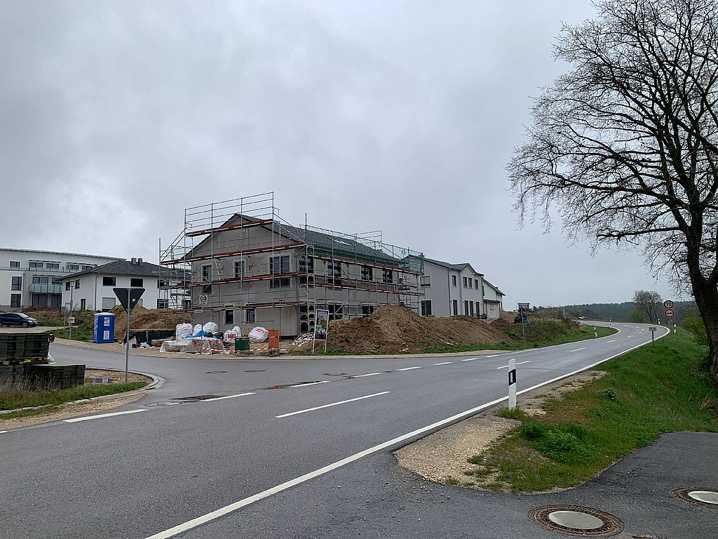 Baugebiet "Am Lerchenfeld" - Straße und Häuser Bild:KEF 2022